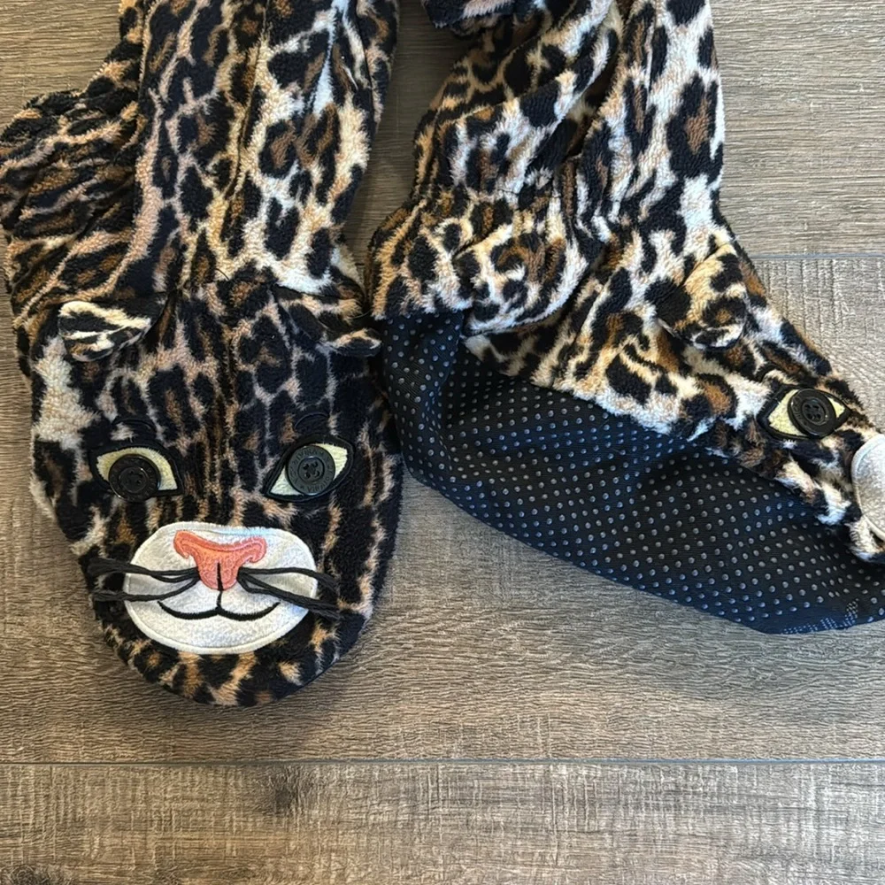 Women’s footed PJs - Picture 2 of 3